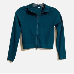Fabletics Kinsley Simple Teal Crop Seamless Jacket.